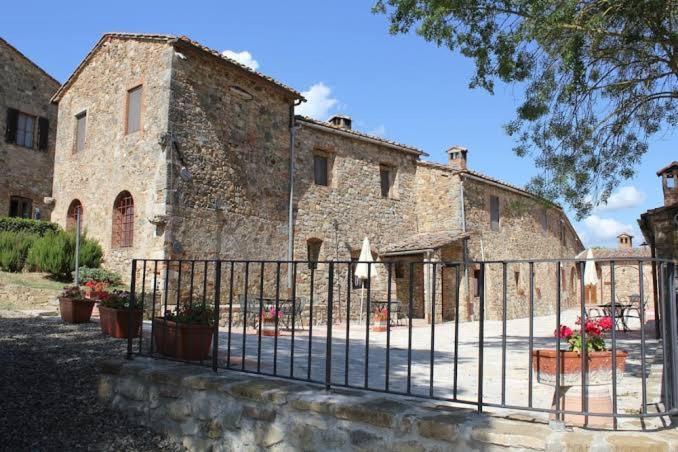 Agriturismo Il Torrione Lecchi Exterior photo